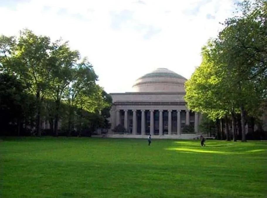 MASSACHUSETTS TEKNOLOJİ ENSTİTÜSÜ (MIT